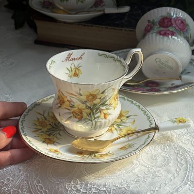 Чайная пара Queens Цветы месяца March Daffodil 250 мл с ложечкой фарфор Англия