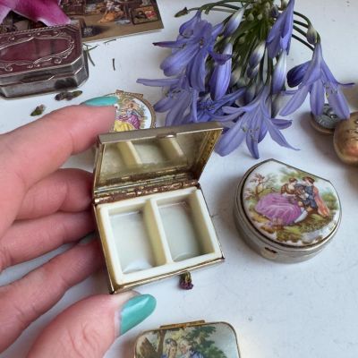 Шкатулка таблетница Букет 4 см 