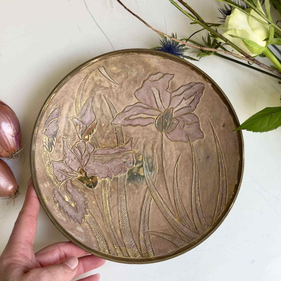 Блюдо Ирисы 20 см латунь Арт-нуво