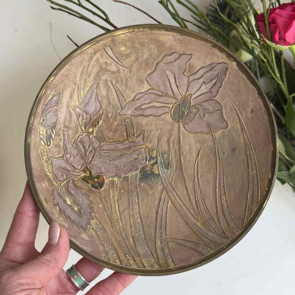Блюдо Ирисы 20 см латунь Арт-нуво