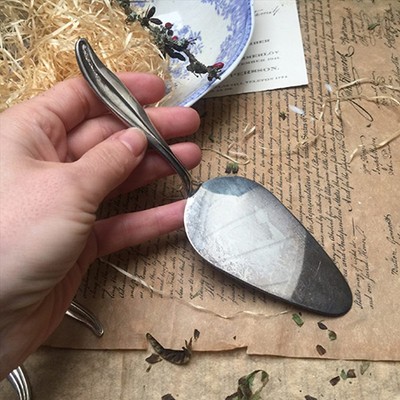 Лопатка для торта с ручкой волной