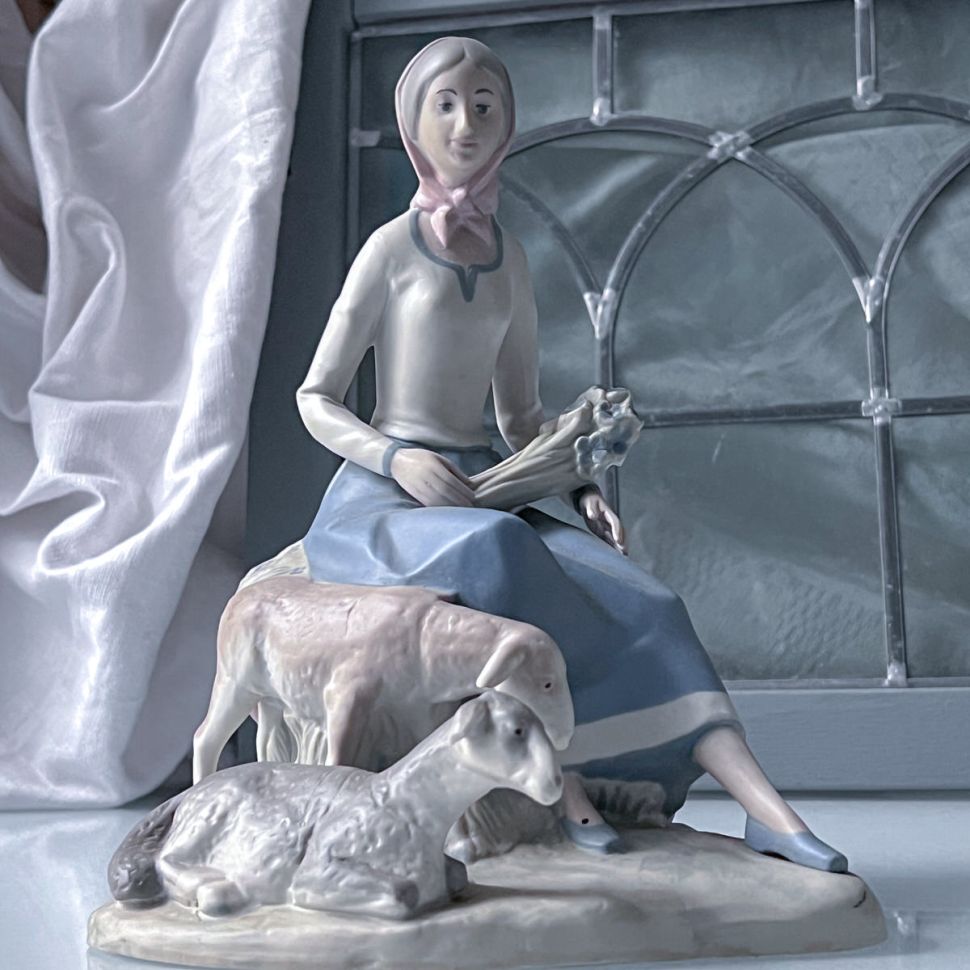 Статуэтка Пастушка 26 см фарфор Rex Валенсия
