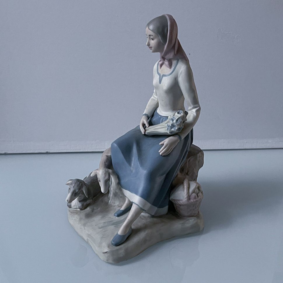 Статуэтка Пастушка 26 см фарфор Rex Валенсия