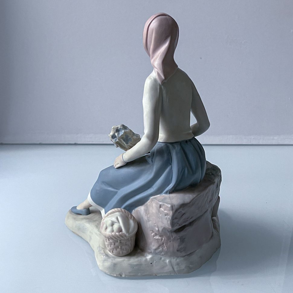 Статуэтка Пастушка 26 см фарфор Rex Валенсия