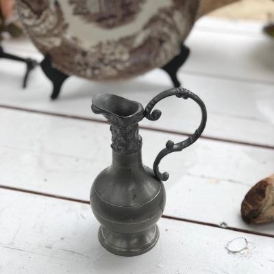 Кувшин оловянный с резным горлышком, клеймо