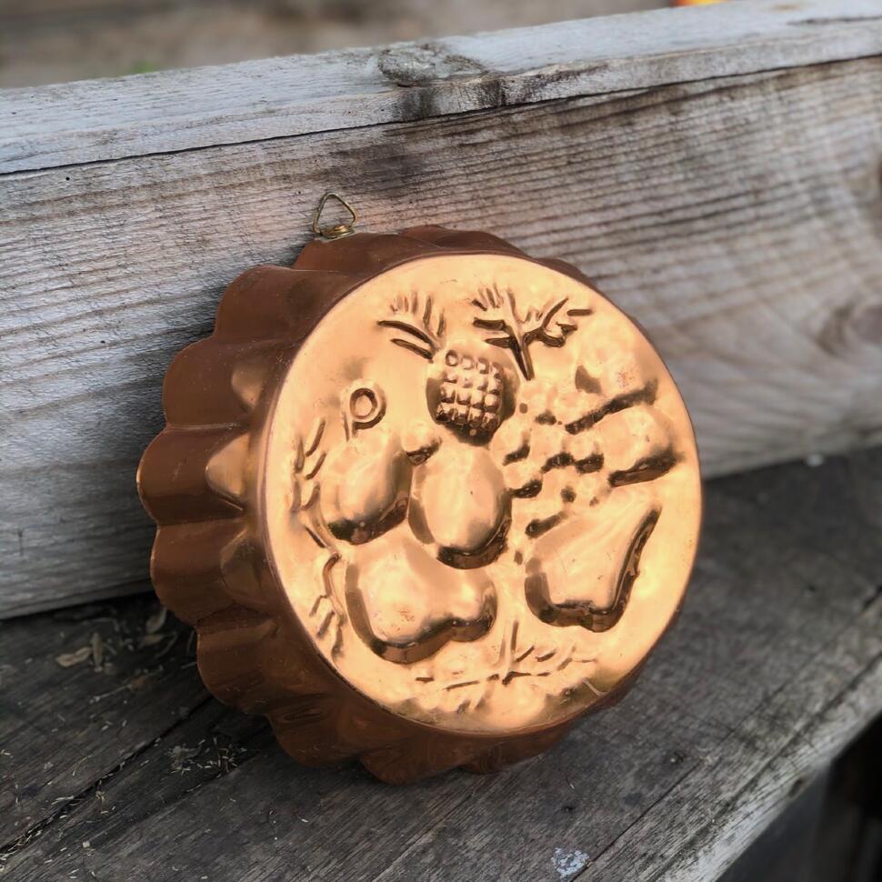 Форма для выпечки 19 см с фигурными краями Фрукты медь