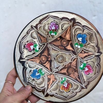 Тарелка с подвесом 19 см гравировка ручная роспись медь