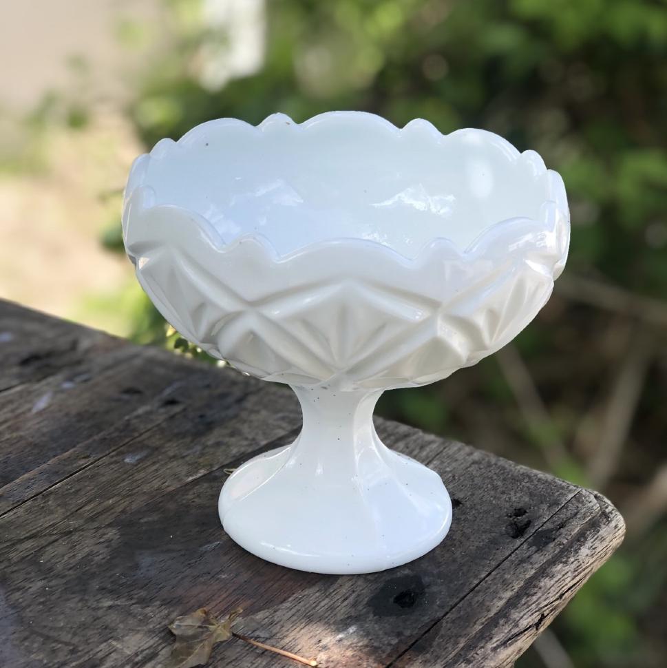 Ваза на ножке 15 см конфетница рельефная стекло