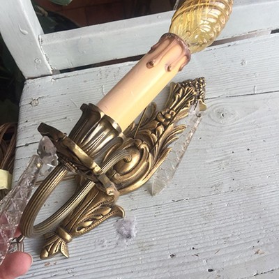 Бра в виде подсвечника с хрустальными подвесами