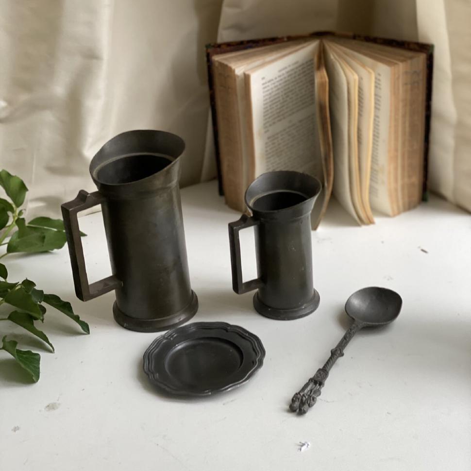 Мерный стакан 200 мл олово (слева)