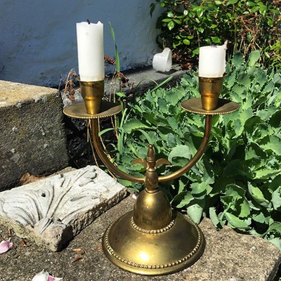 Канделябр на две свечи латунь с орнаментом из точечек