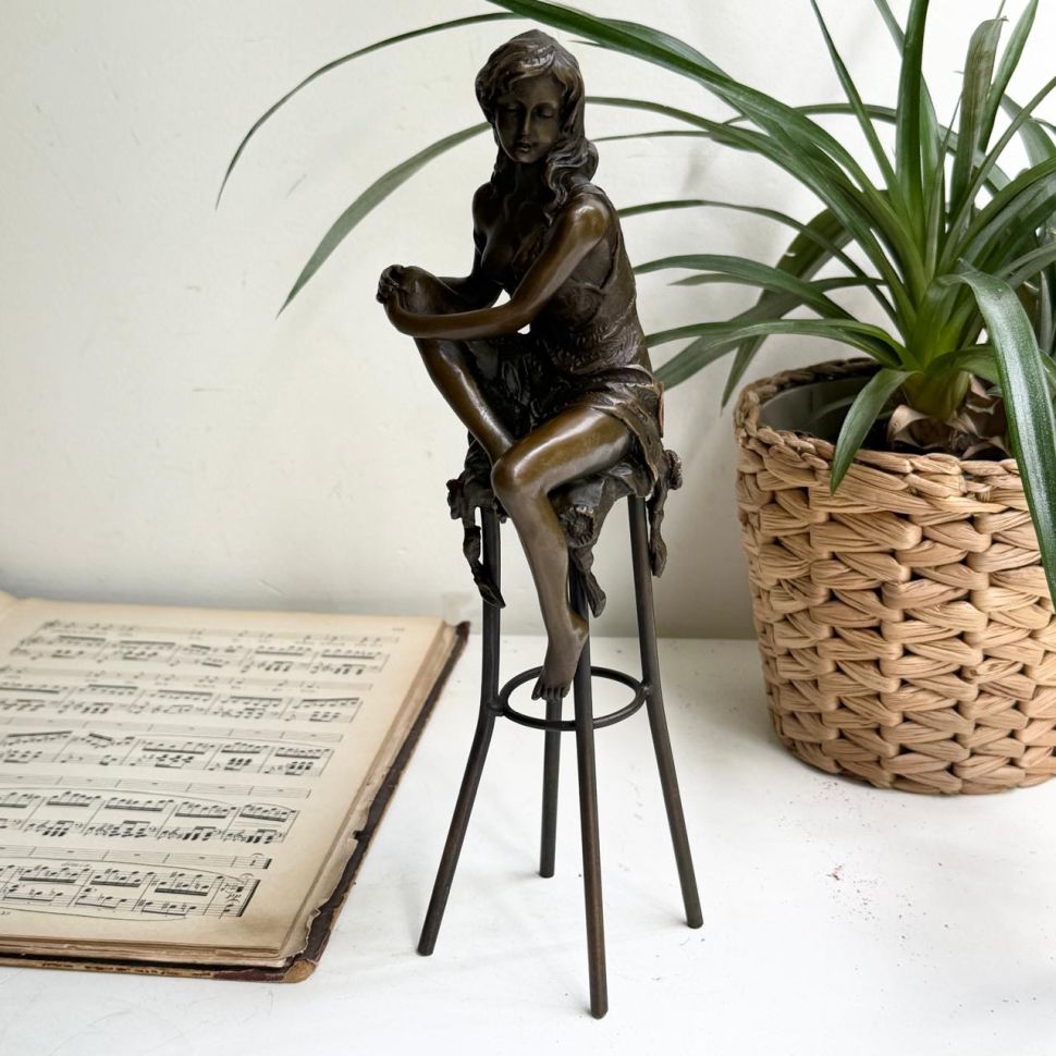 Статуэтка Девушка держащаяся за колено Pierre Collinet 27 см Франция бронза 50-е гг