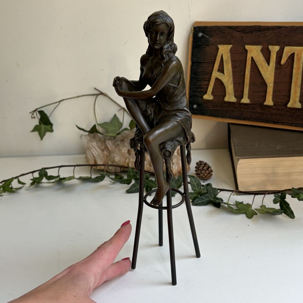 Статуэтка Девушка держащаяся за колено Pierre Collinet 27 см Франция бронза 50-е гг