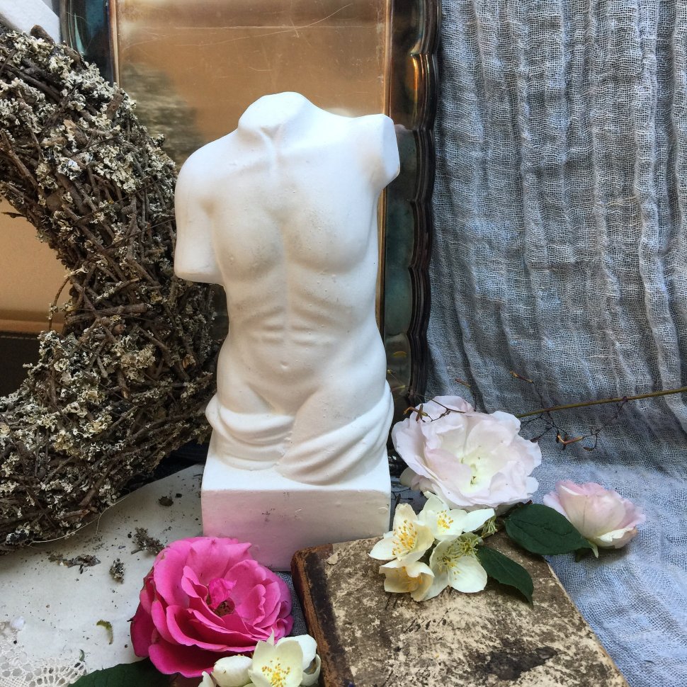 Статуэтка мужской торс, фаянс