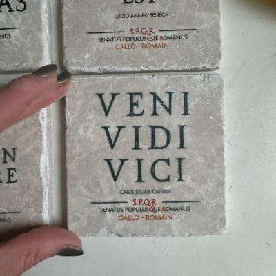 Плитка Изречение Цезаря 10х10 см мрамор Италия