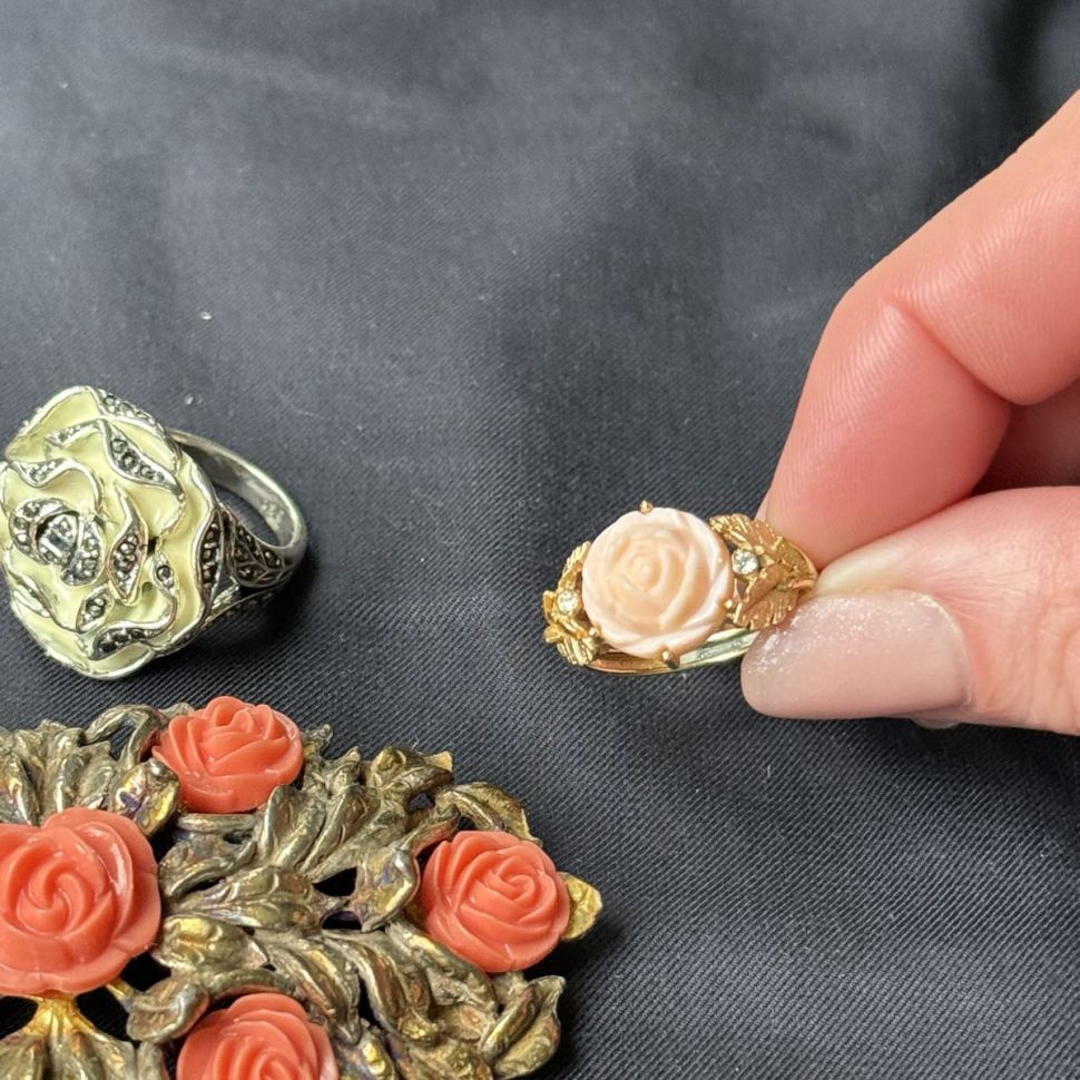 Кольцо с кораллом Avon позолота