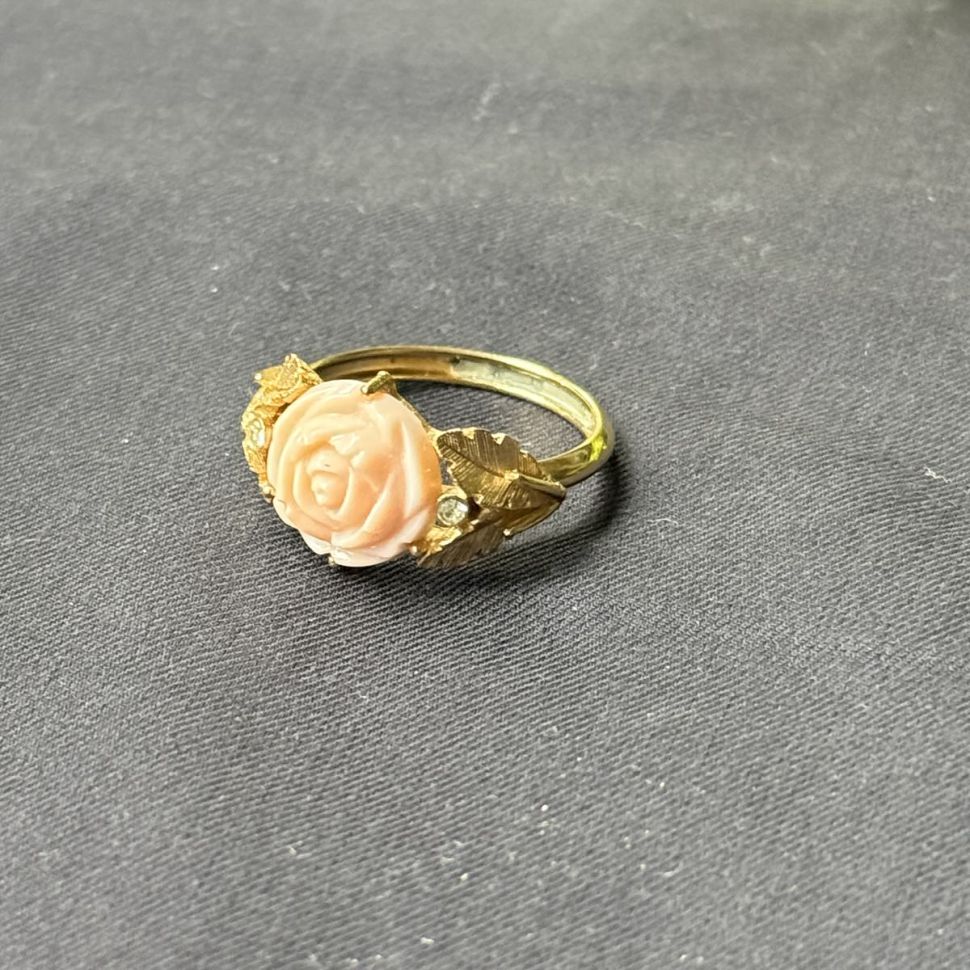 Кольцо с кораллом Avon позолота