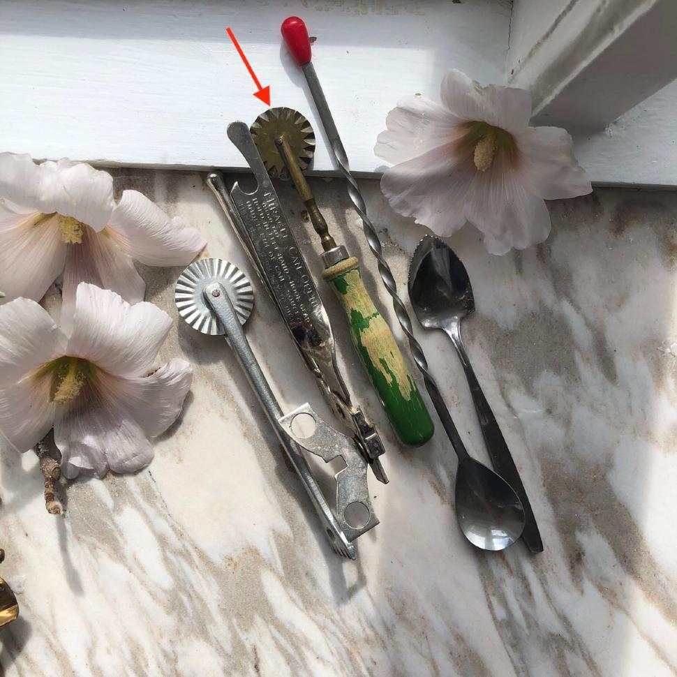 Тесторезка 17 см латунь дерево