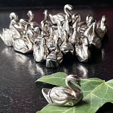 Подставка сервировочная для именной карточки Лебедь малый 2,5 см 