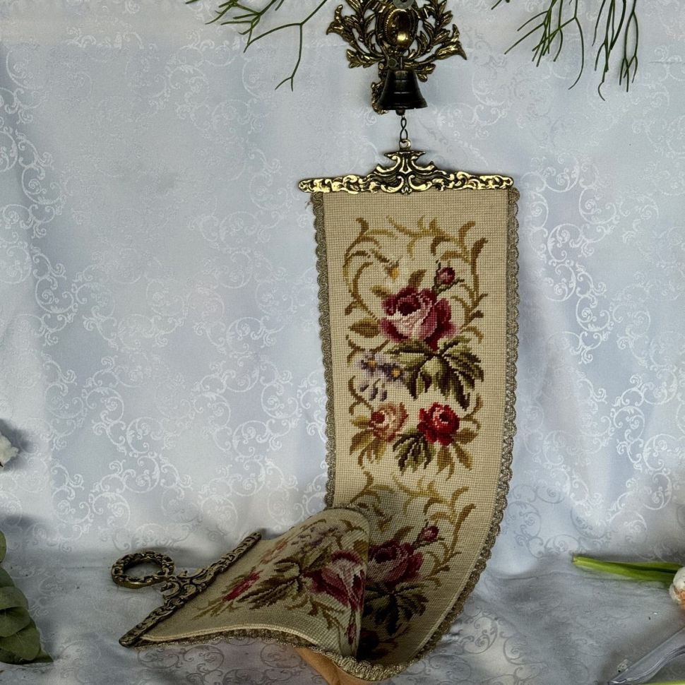 Вышивка сонетка на латунных держателях с колокольчиком 20х120 см 