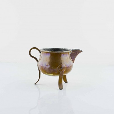 Молочник соусник на трех ножках