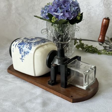 Кофемолка настенная Delft на дереве 30 см Голландия