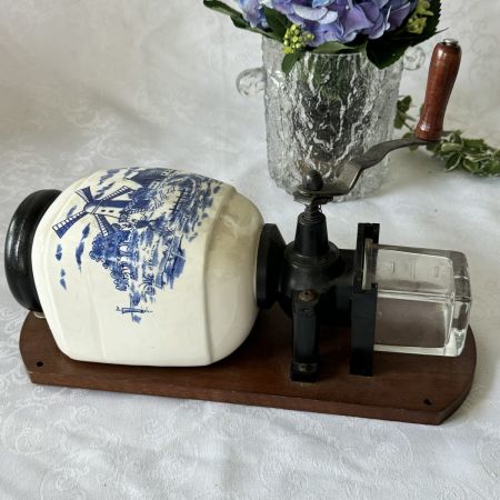 Кофемолка настенная Delft на дереве 30 см Голландия