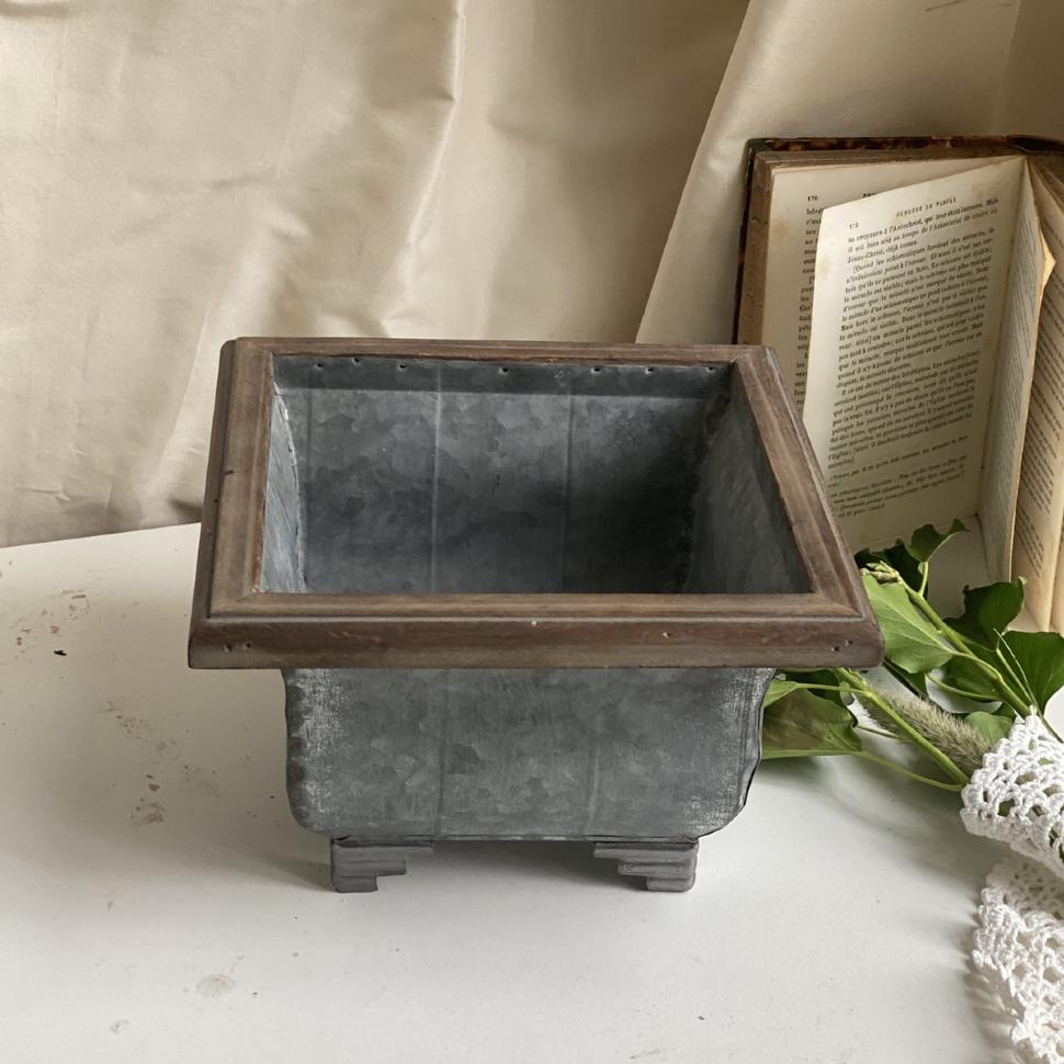 Кашпо оцинкованное 22х22 см дерево