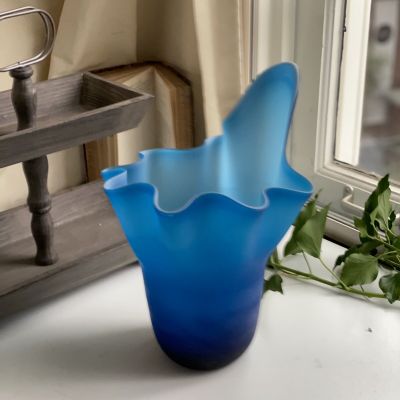 Ваза 21 см сине-голубая стекло дизайнераская