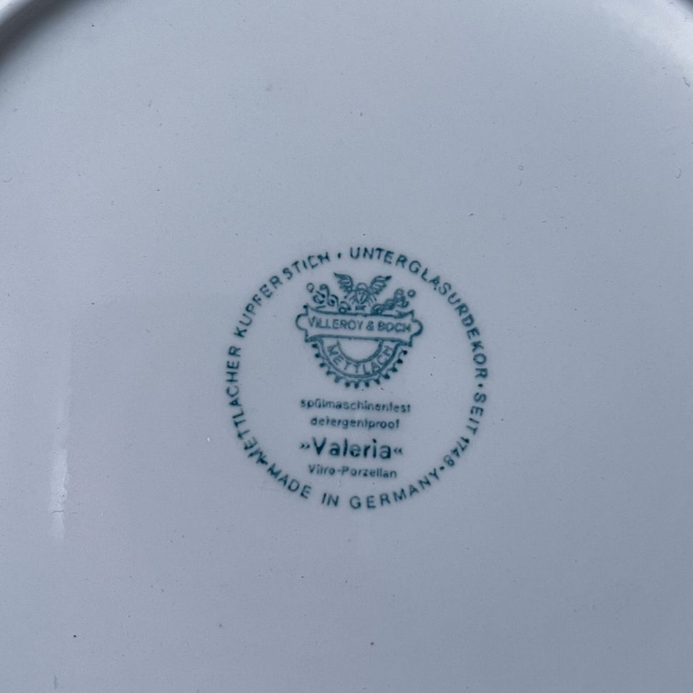 Тарелка ВиллеройБох Valeria красный 24 см Германия 1940-1970 гг.