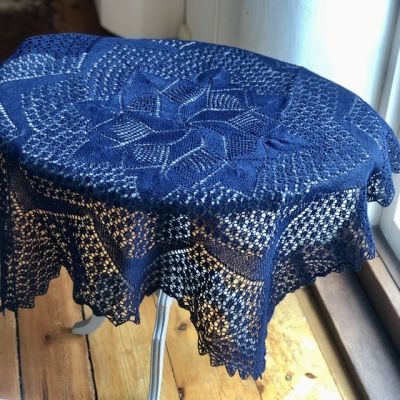 Скатерть кружево ручная работа синяя 90х90