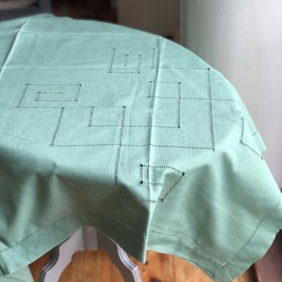 Скатерть светло-зеленая с перфорацией