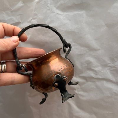 Кашпо зольник на лапках 7 см медь