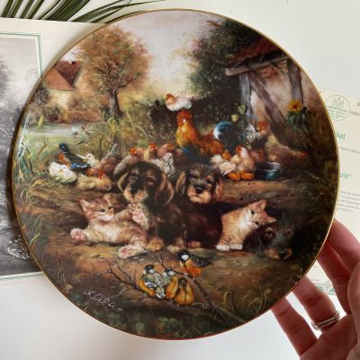 Тарелка Vohenstrauss 1993 Малыши в саду 24 см Германия (в коробке)