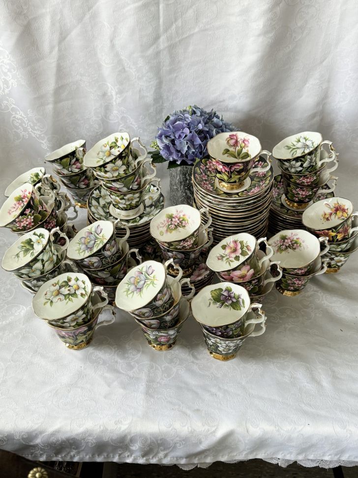 Чайная пара черный Royal Albert Provincial Flowers Mountain Avens 200 мл Англия