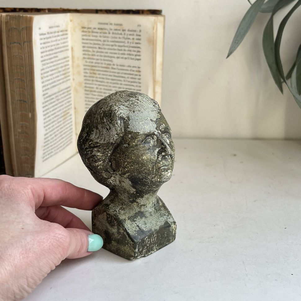 Статуэтка бюст Juliana Regina 12 см камень