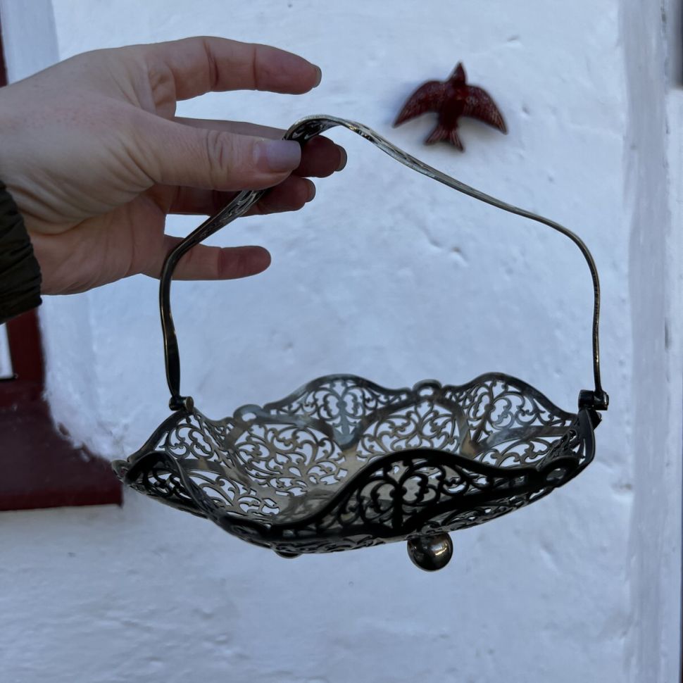 Конфетница корзинка на ножках ажурная 18 см мельхиор