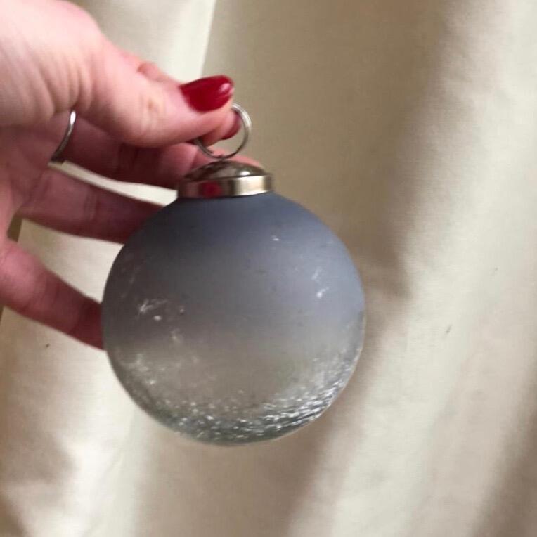 Шар елочный 8 см серо-голубой стекло