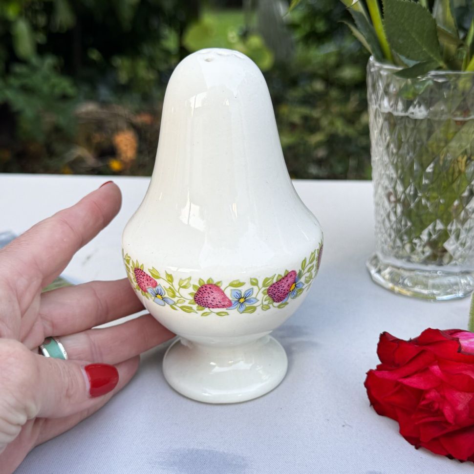 Солонка перечница Земляничка 13 см фарфор Германия