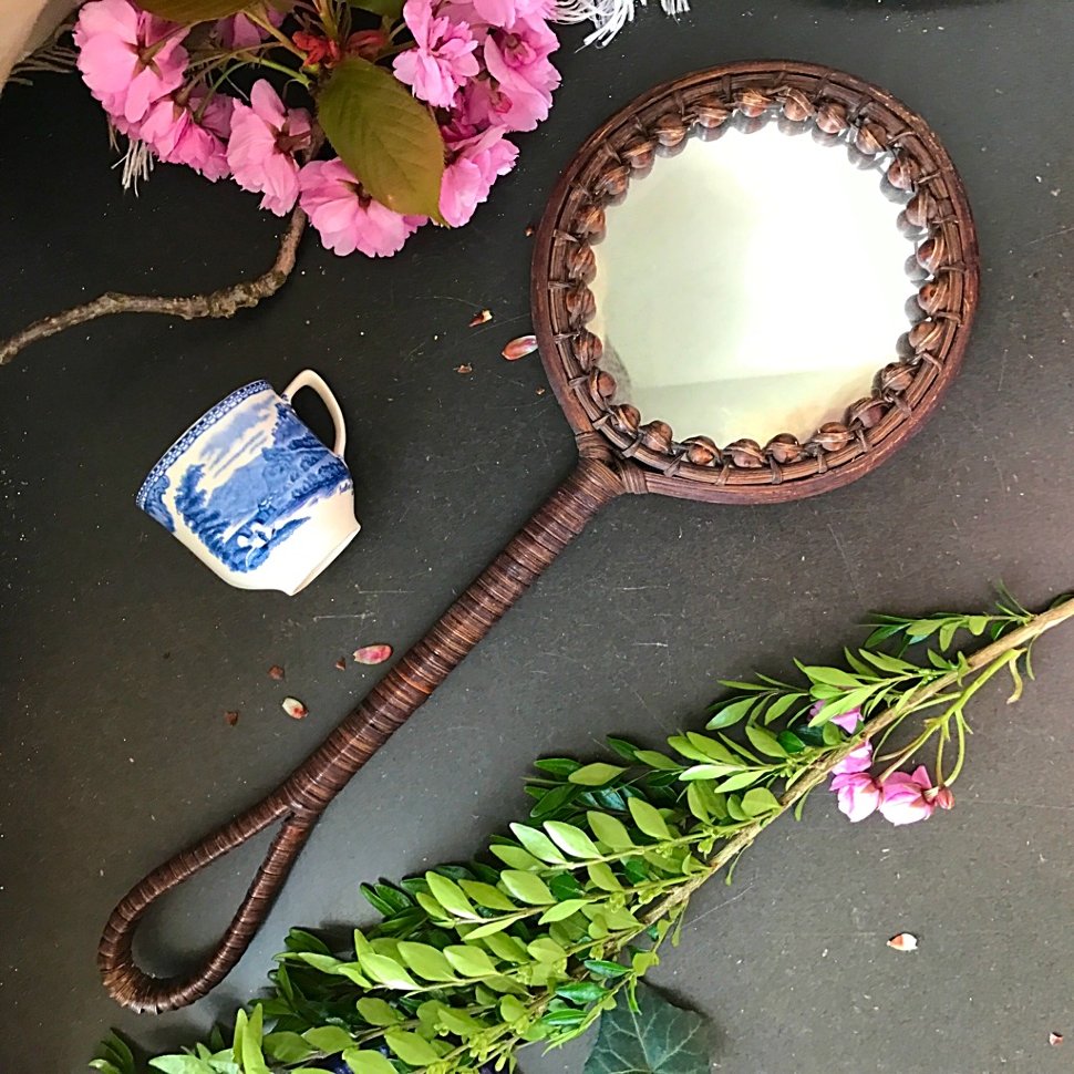 Зеркало на плетеной ручке