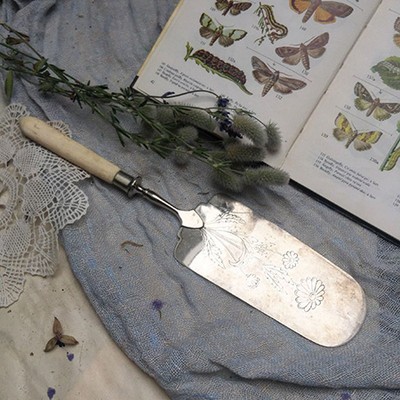 Лопатка для торта с костяной ручкой