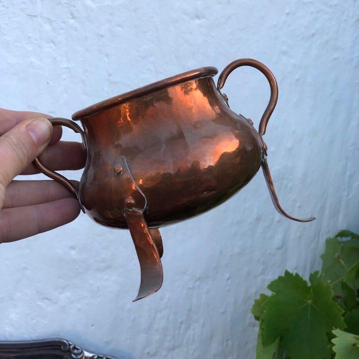 Горшок медный на ножках