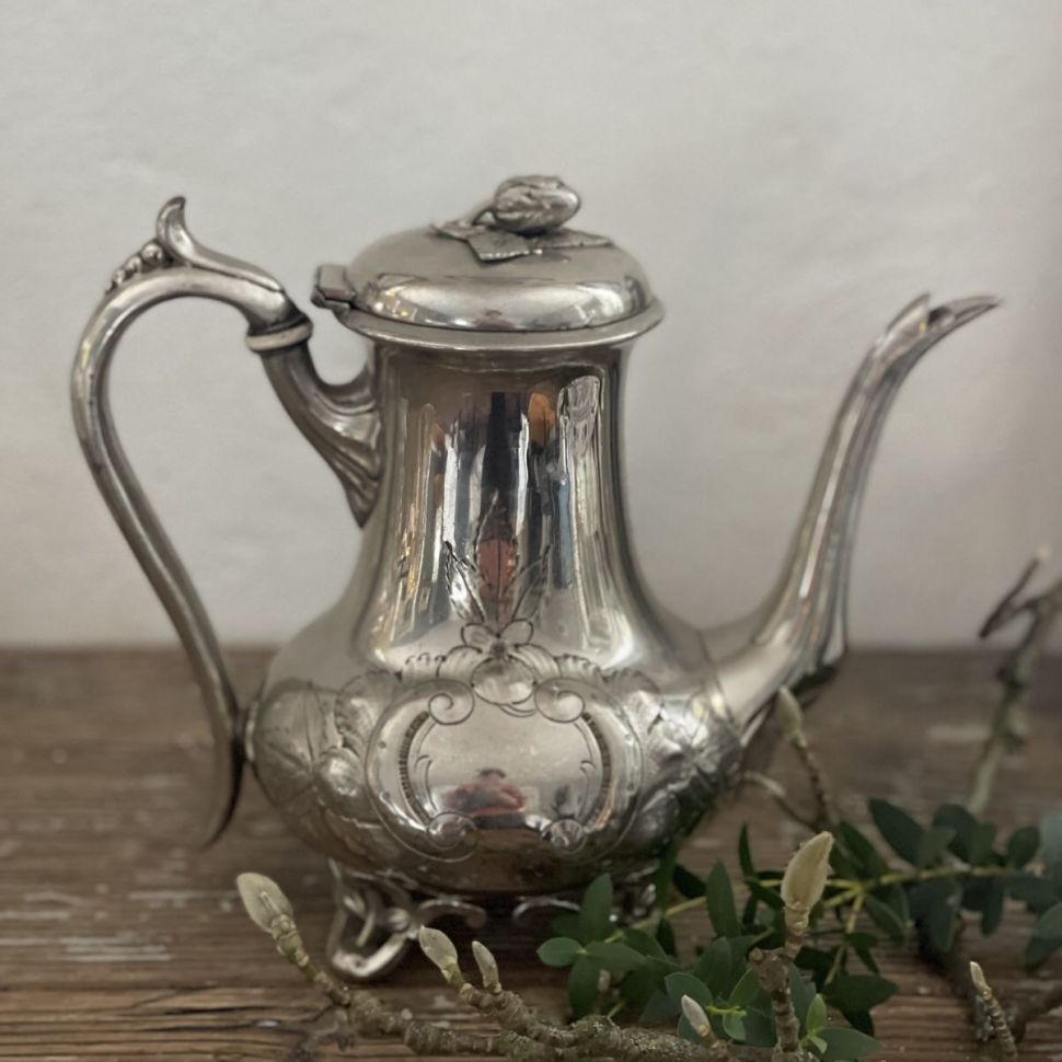 Кофейник с цветочным орнаментом 1 л серебрение