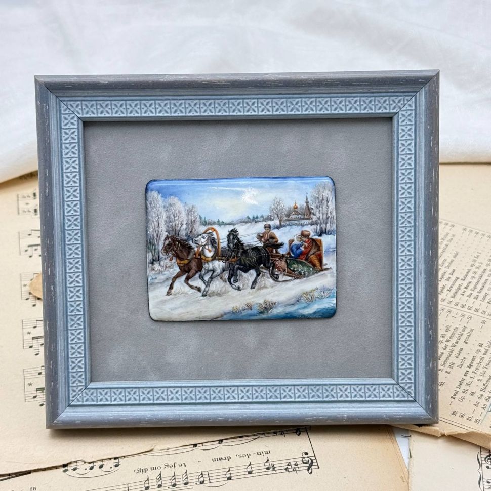 Картина Тройка финифть 15х17 см в деревянной раме