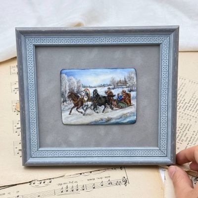 Картина Тройка финифть 15х17 см в деревянной раме