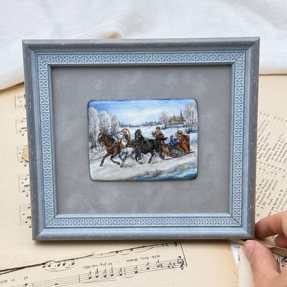 Картина Тройка финифть 15х17 см в деревянной раме