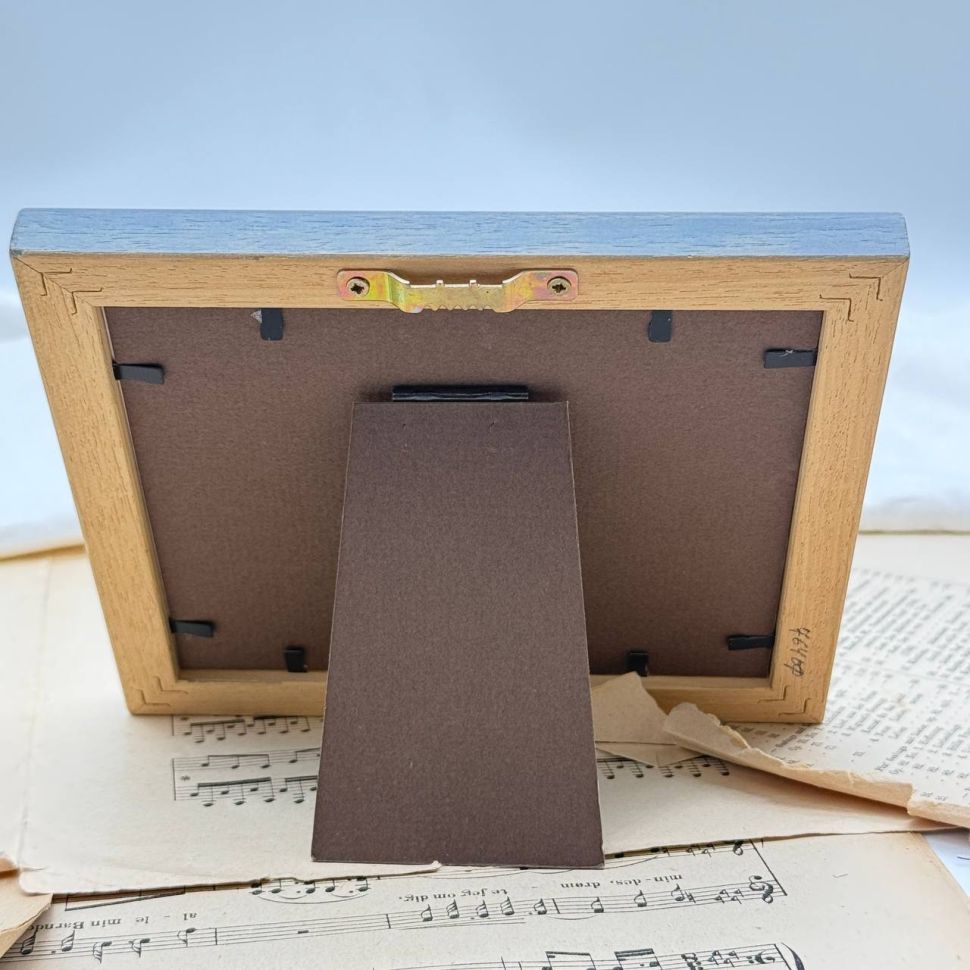 Картина Тройка финифть 15х17 см в деревянной раме