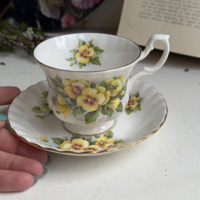 Чайная пара Royal Albert Анютины глазки 220 мл Англия