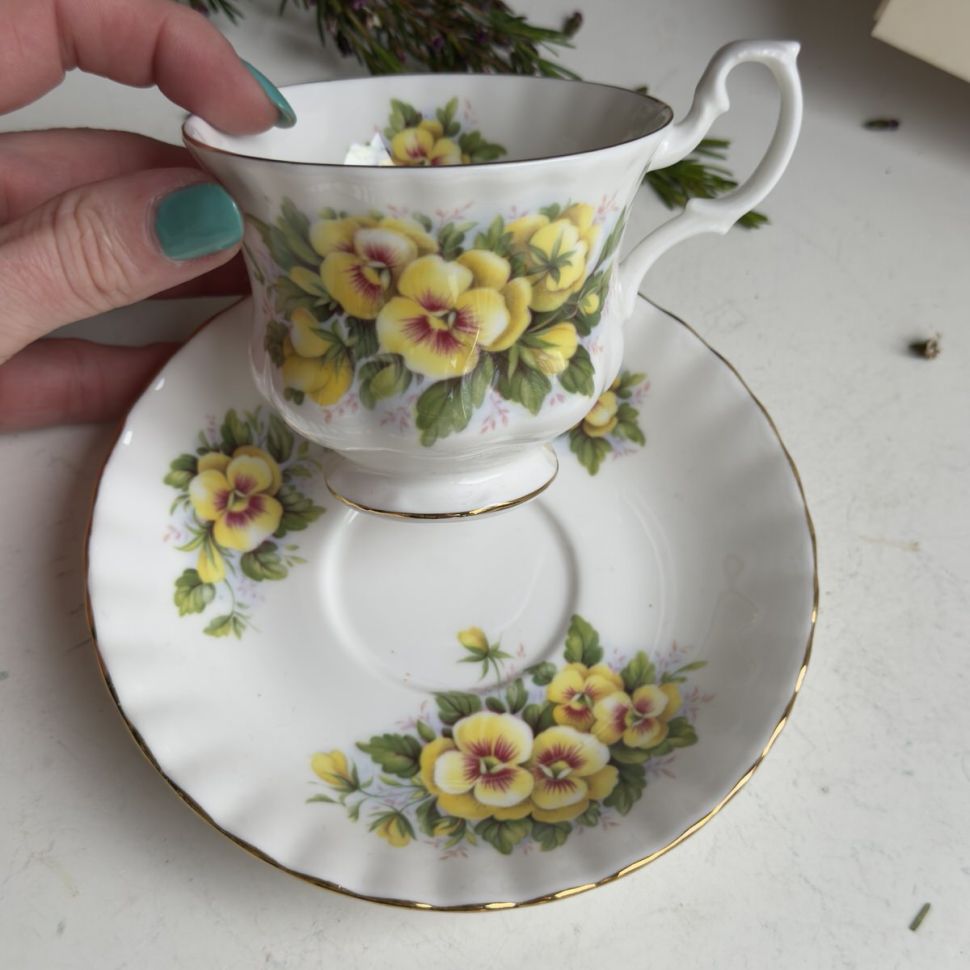 Чайная пара Royal Albert Анютины глазки 220 мл Англия