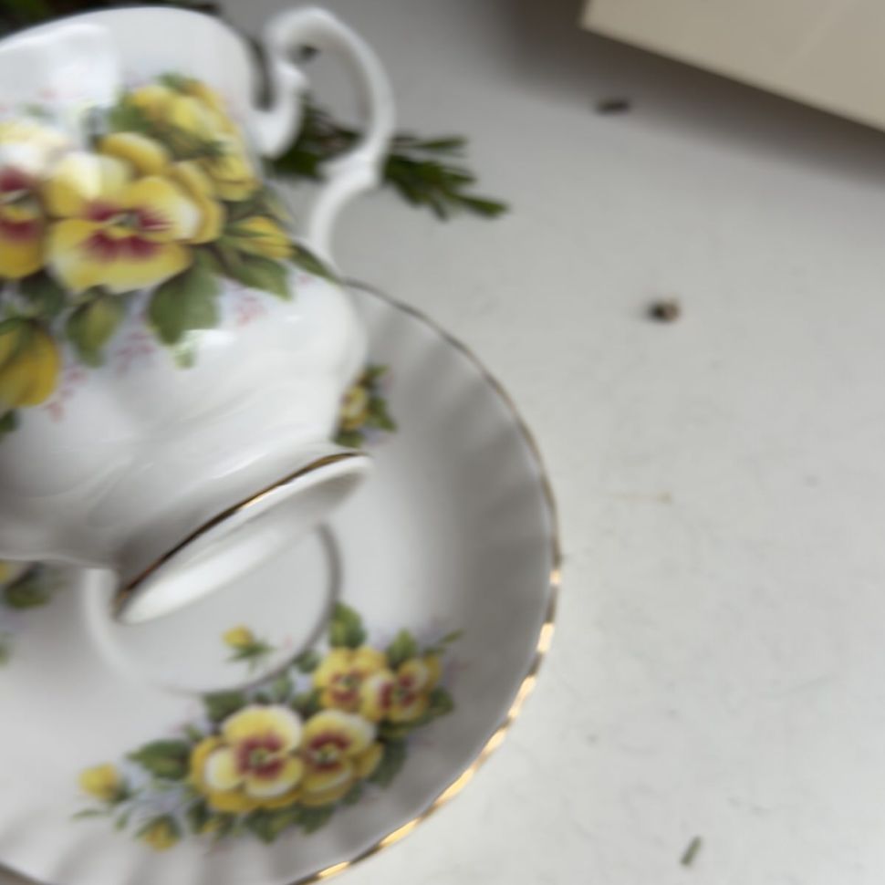 Чайная пара Royal Albert Анютины глазки 220 мл Англия